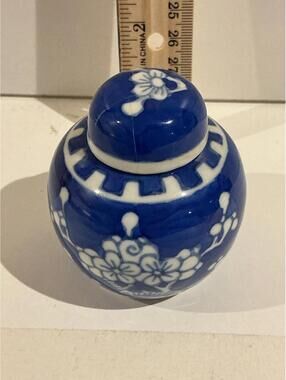Dollhouse Blue & White Chinese Porcelain Ginger Jar w/ Lid 3"